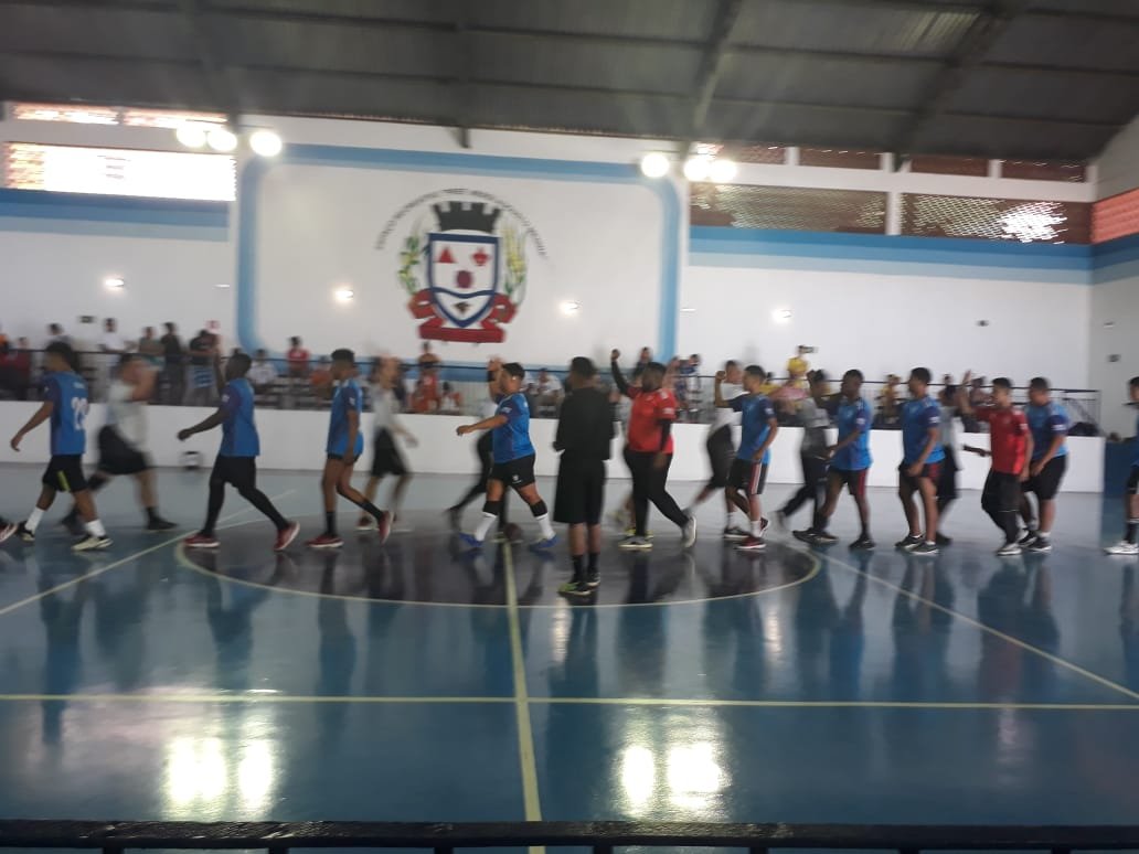 Copa de handebol levou mais de 80 atletas à quadra do ERNAM