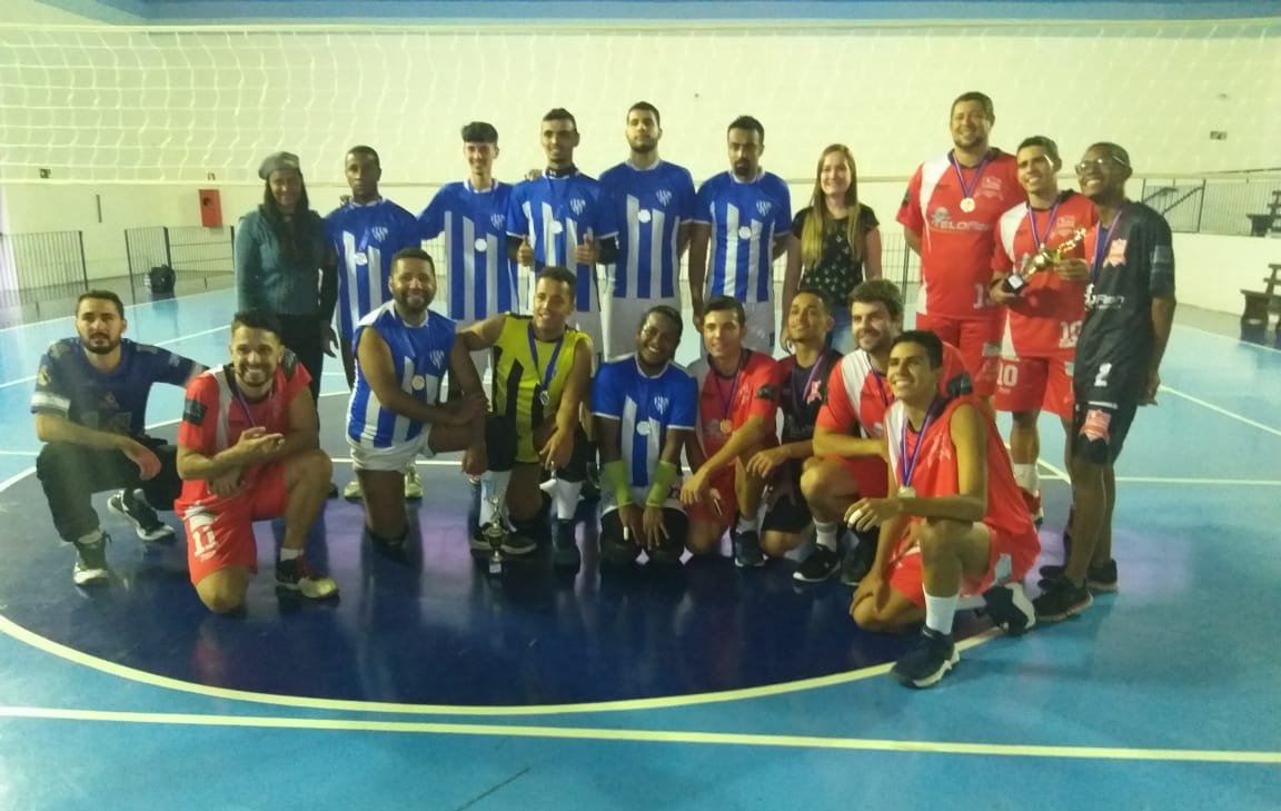 Domingo foi de vôlei total na Quadra o ERNAM